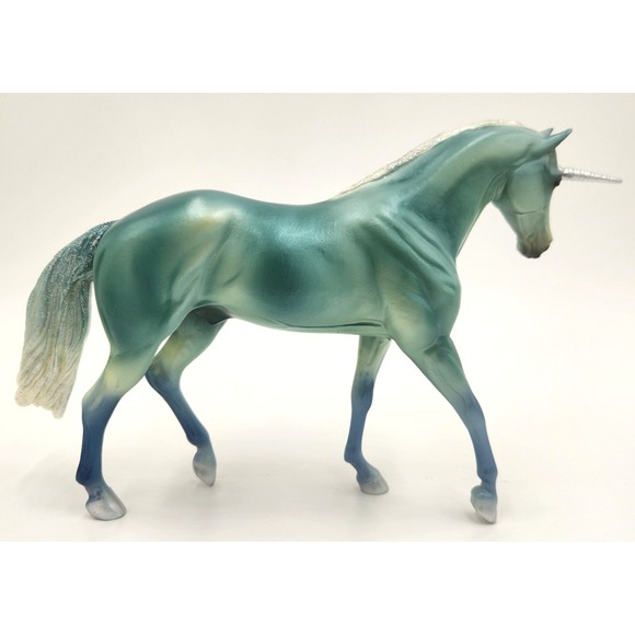Retired Breyer LE MUR EXCLUSIVE Unicorn Of The Sea 62060 with Sequin Cape - Picture 8 of 16